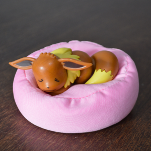 Figura Pokémon durmiendo - Eevee
