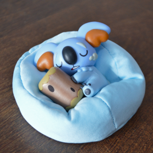 Figura Pokémon durmiendo - Komala